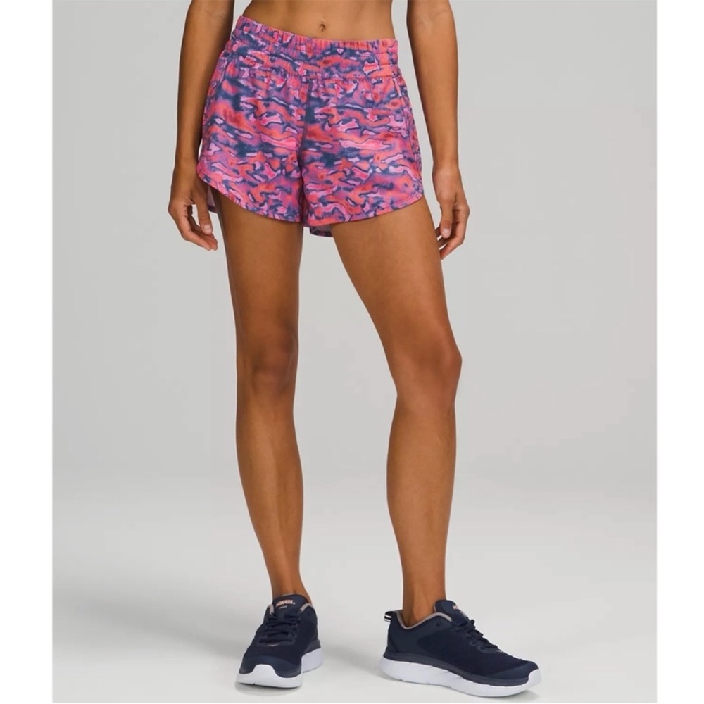Lululemon Tracker Mid Rise Short 4” Size 6